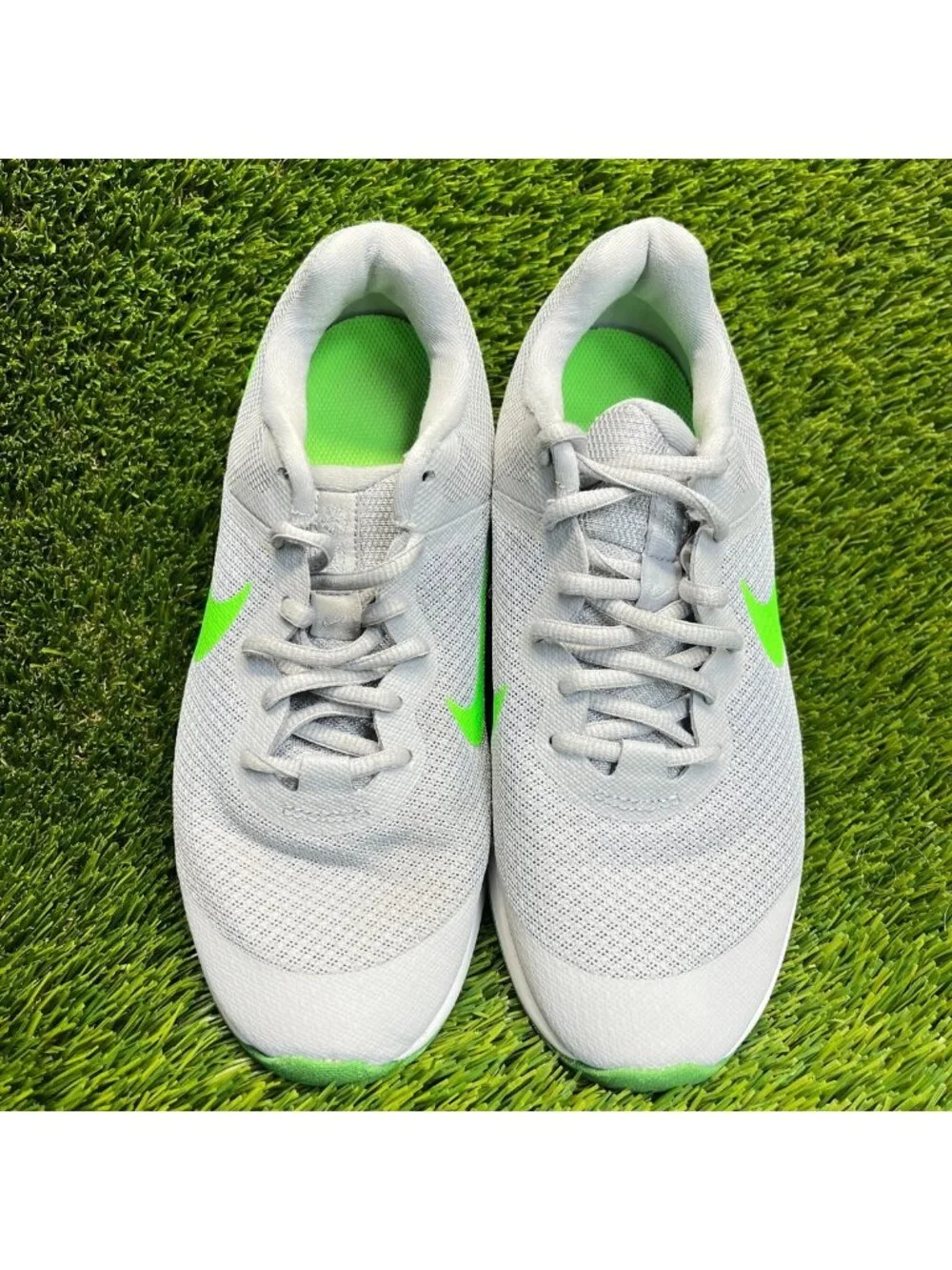 Nike Revolution 6 Boys Size 5.5Y Gray Green White Running Walking Shoes Sneakers